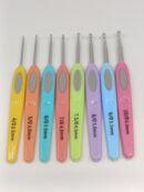 Colorful Crochet Hook Set with Plastic Handle