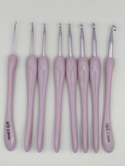 Crochet Hook Set with Plastic Ergonomic Handle - Pink